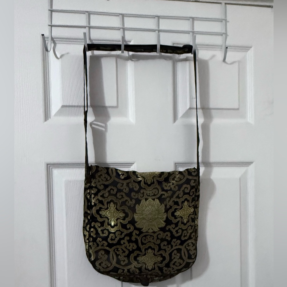 Vintage Black and Gold Crossbody Bag with Elegant Design